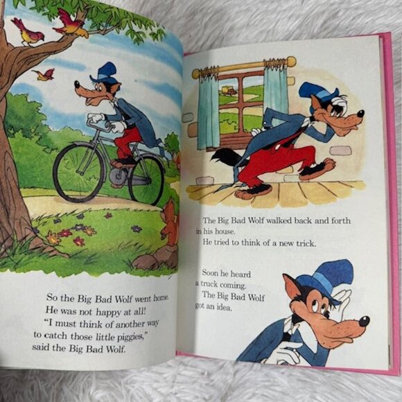 Vintage Set of 4 Disney Children's Books Dumbo/ 3 Little Pigs/ Scamp/ Peter Pan - Picture 12 of 16